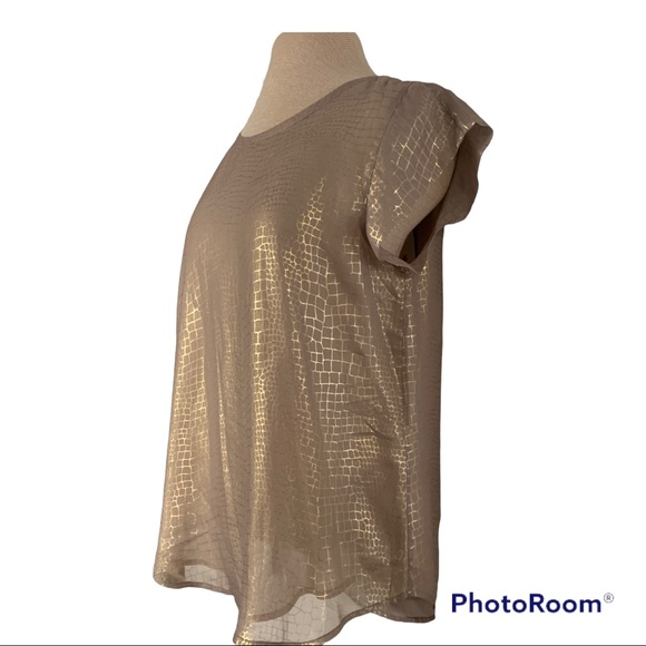 ✨NWT✨ Joie Metallic Snake Skin Gold Top - Picture 3 of 9
